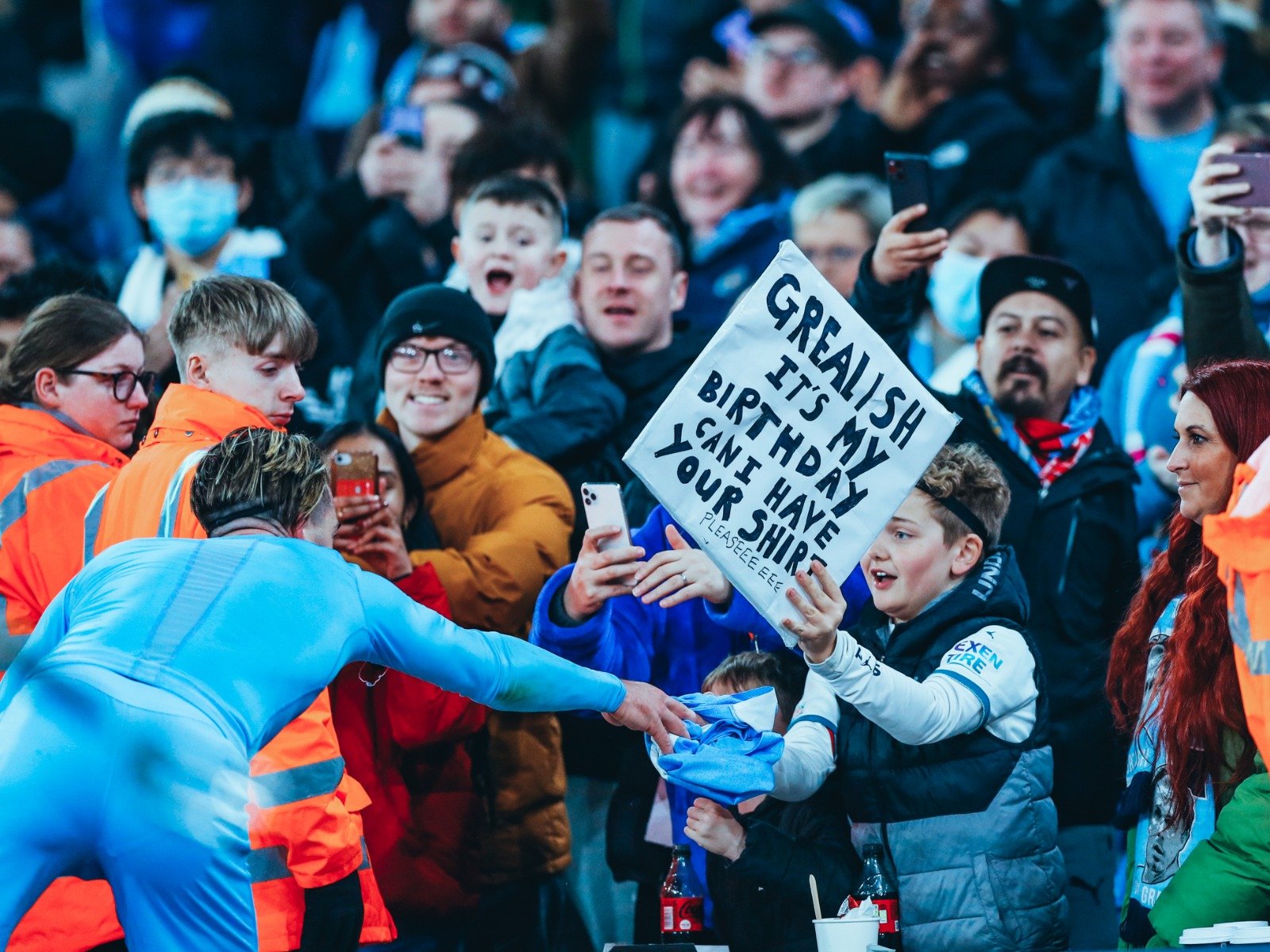 球迷中引起 球迷中引起